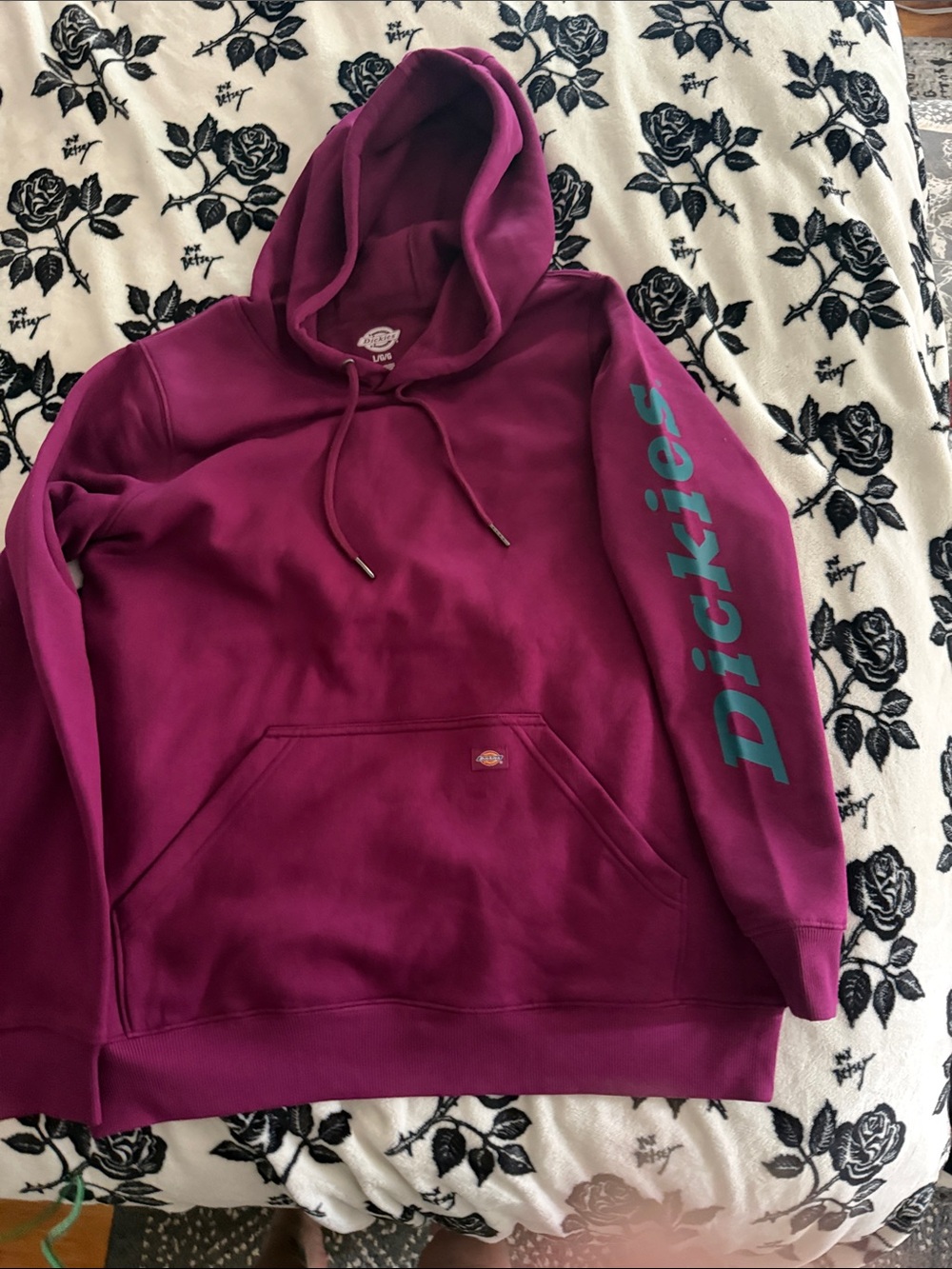 DICKIES women’s large sweatshirt. NWT